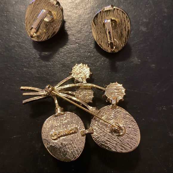 Sarah Coventry Frosted Glass “Festival Strawberry” Set - Picture 5 of 5